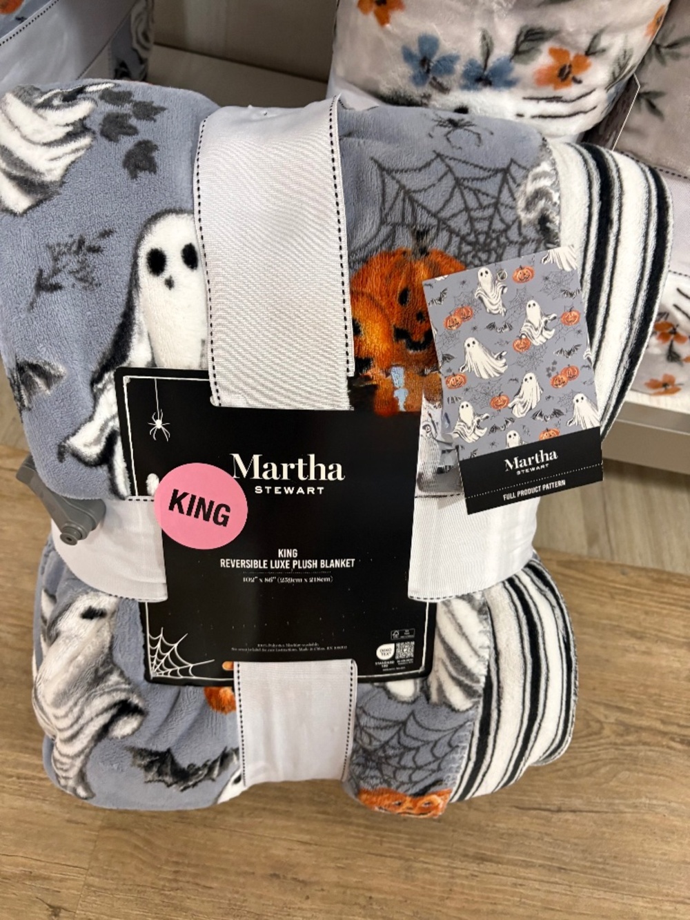 BNWT KING Martha Stewart Halloween Ghosts Pumpkins Blanket